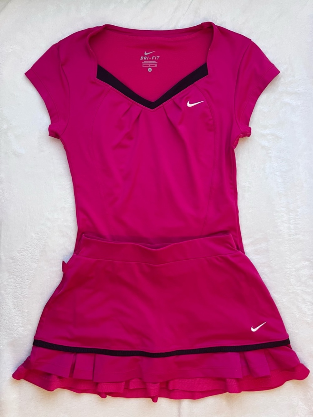 Nike Dry-Fit Women’s Fuchsia Tennis Outfit (2 pieces) - Picture 3 of 16